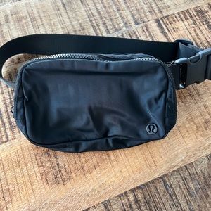 Lululemon everywhere belt bag in black. Barely used, in perfect condition.